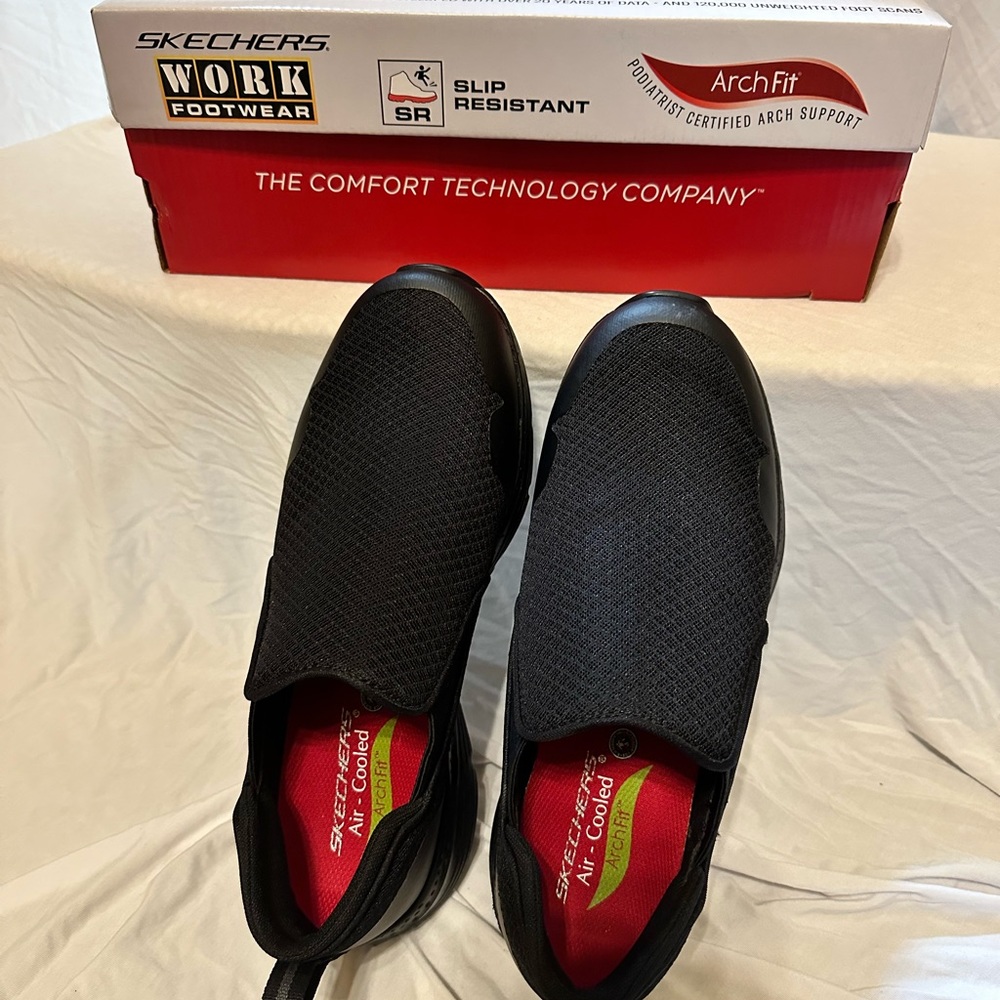 Men’s 9.5 Skechers